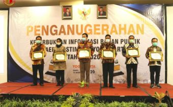 Bawaslu DIY Raih 2 Penghargaan Di Ajang Penganugerahan Keterbukaan Informasi Badan Publik 