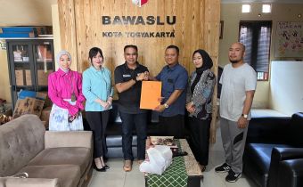 Bawaslu DIY Serahkan Staf Penugasan Ke Bawaslu Kota Yogyakarta