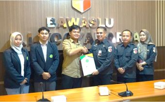 Penyerahan Mahasiswa Magang UNISA kepada Bawaslu DIY