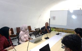 KorDiv SDMO Bawaslu DIY Memaparkan Materi dalam Angkringan Demokrasi