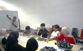 Bawaslu DIY Bahas Peningkatan Kapasitaas dan Profesionalisme Pengawas Pemilu dalam Angkringan Demokrasi
