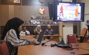 Bawaslu DIY ikuti rapat pembahasan pelaporan konsolidasi demokrasi oleh Bawaslu RI