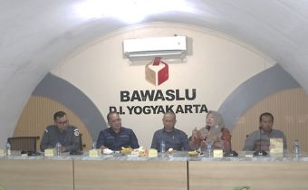 Bawaslu DIY lakukan rapat konsolidasi kesekretariatan untuk memperkuat soliditas Bawaslu DIY