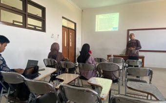 Ketua Bawaslu DIY Berdiskusi dengan Mahasiswa UIN Sunan Kalijaga Tentang Pemilu dan Demokrasi