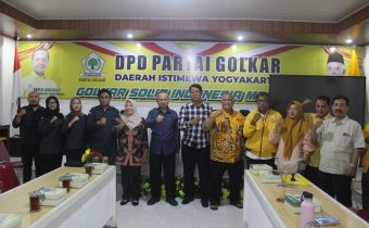 Badan Pengawas Pemilihan Umum (Bawaslu) Daerah Istimewa Yogyakarta (DIY) melaksanakan kegiatan Konsolidasi Demokrasi dan Audiensi dengan Dewan Pengurus Daerah (DPD) Partai Golkar DIY pada Selasa (2/6/2026) di Kantor DPD Partai Golkar DIY. Kegiatan ini menjadi bagian dari upaya Bawaslu DIY memperkuat koordinasi dengan partai politik dalam rangka persiapan Pemilu dan Pemilihan Tahun 2029 serta meningkatkan kualitas demokrasi di DIY.