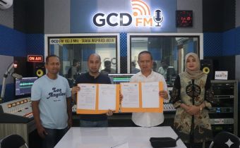 Bawaslu DIY dan Radio GCD FM melakukan penandatangan Perjanjian Kerja Sama untuk berikan edukasi kepemiluan, demokrasi dan pengawasan pemilu di wilayah  DIY.