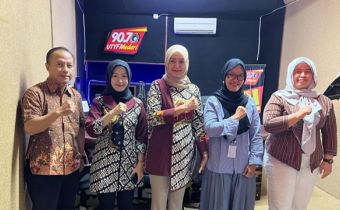 Bawaslu DIY lakukan audiensi dan konsolidasi demokrasi di UTY FM Medari guna menjajaki edukasi masyarakat tentang kepemiluan, demokrasi dan pengawasan pemilu