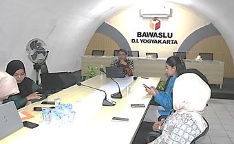 Bawaslu DIY lakukan konsolidasi demokrasi bersama mahasiswa di DIY dalam membahas demokrasi di wilayah DIY