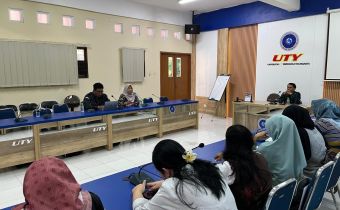Bawaslu DIY ajak mahasiswa berani kritis memberikan masukan dalam bidang kepemiluan melalui Kompetisi Debat Penegakan Hukum Pemilu VI