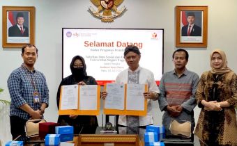 Bawaslu DIY dan FISIP UNY melakukan penandatanganan kerja sama untuk memperkuat literasi demokrasi dan pengawasan partisipatif dari kalangan mahasiswa