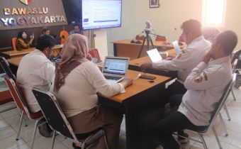 Bawaslu DIY mendiskusikan materi Bawaslu Membelajarkan yang akan disusun dan dipresentasikan melalui video pembelajaran