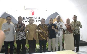 : Bawaslu DIY, KPU DIY, DKPP dan Tim Pemeriksa Daerah lakukan diskusi mengenai profesionalitas dan kualitas penyelenggara pemilu di kantor Bawaslu DIY