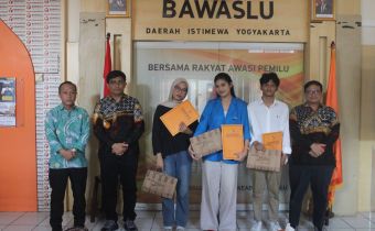 Bawaslu DIY melepas mahasiswa STMM “MMTC” dan Universitas Muhammadiyah Yogyakarta (UMY) yang telah menyelesaikan masa magang di kantor Bawaslu DIY