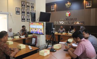 Bawaslu DIY menerima kunjungan BPK RI bersama STMM Yogyakarta guna memaparkan efektivitas dan tujuan pemagangan STMM “MMTC” di Bawaslu DIY